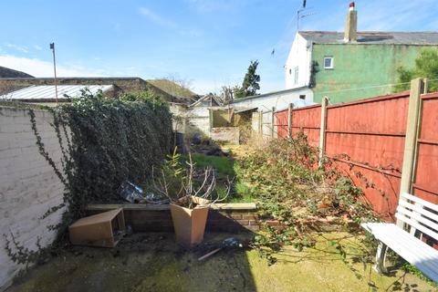 3 bedroom terraced house to rent, North End Grove, Portsmouth PO2