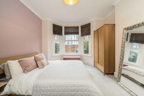 2 bedroom flat for sale, Pathfield Road, London SW16