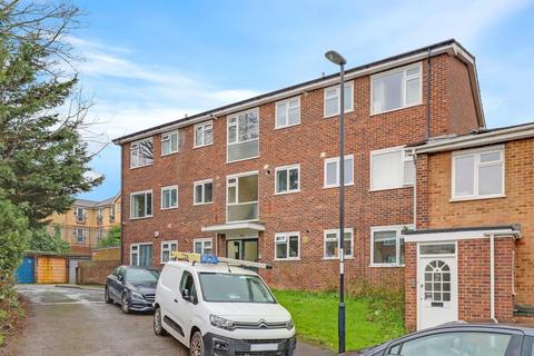 2 bedroom flat for sale, Windfield Close, Sydenham