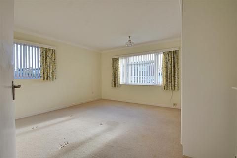 2 bedroom flat for sale, Insley Court, Normandale, Bexhill-On-Sea