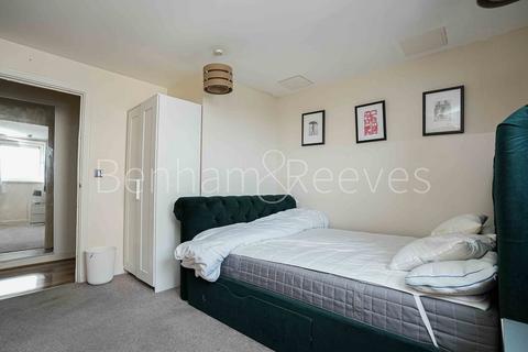 2 bedroom apartment to rent, Sark Towerk, Erebus Drive SE28