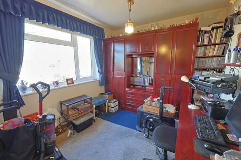 2 bedroom maisonette for sale, Sterling Avenue, Edgware, Greater London, HA8