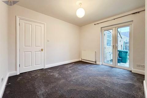 1 bedroom maisonette to rent, Kingston Road, Surrey TW18