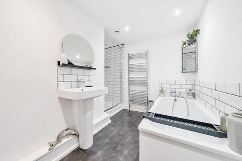 2 bedroom terraced house for sale, London Road, Teynham, ME9