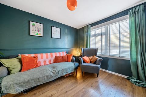 2 bedroom terraced house for sale, London Road, Teynham, ME9