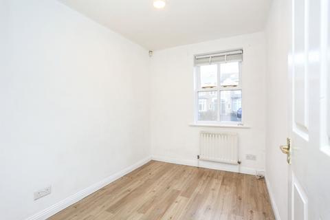 2 bedroom flat to rent, George Lane SE13