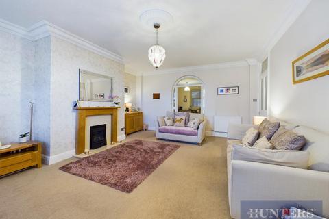 2 bedroom apartment for sale, Esplanade, Scarborough, YO11 2AR