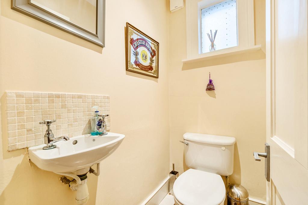 Cloakroom/Wc