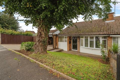 3 bedroom semi-detached bungalow to rent, Lime Avenue Luton LU4 0EF