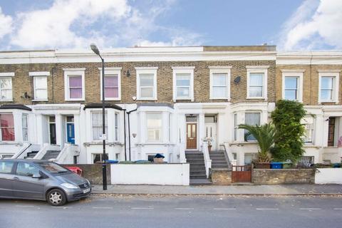 2 bedroom house to rent, Lyndhurst Way, London SE15