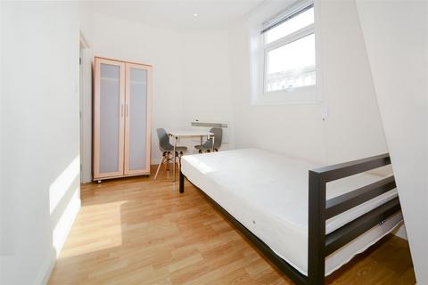 1 bedroom flat to rent, Castletown Road, London W14