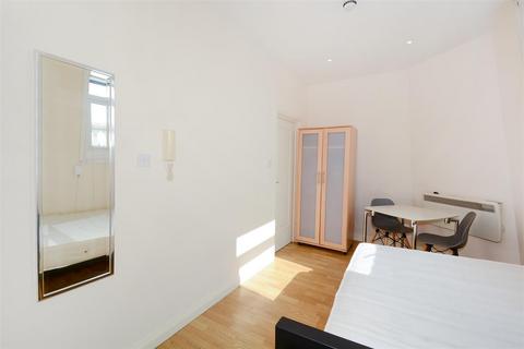 1 bedroom flat to rent, Castletown Road, London W14