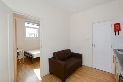 1 bedroom flat to rent, Castletown Road, London W14