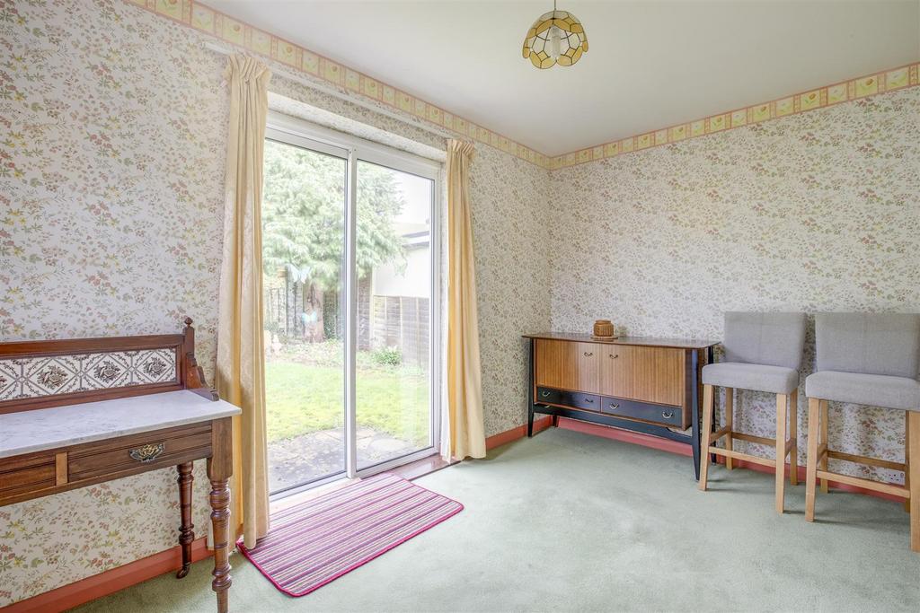 11 Wycombe Road, HP15 6 RX-4.jpg