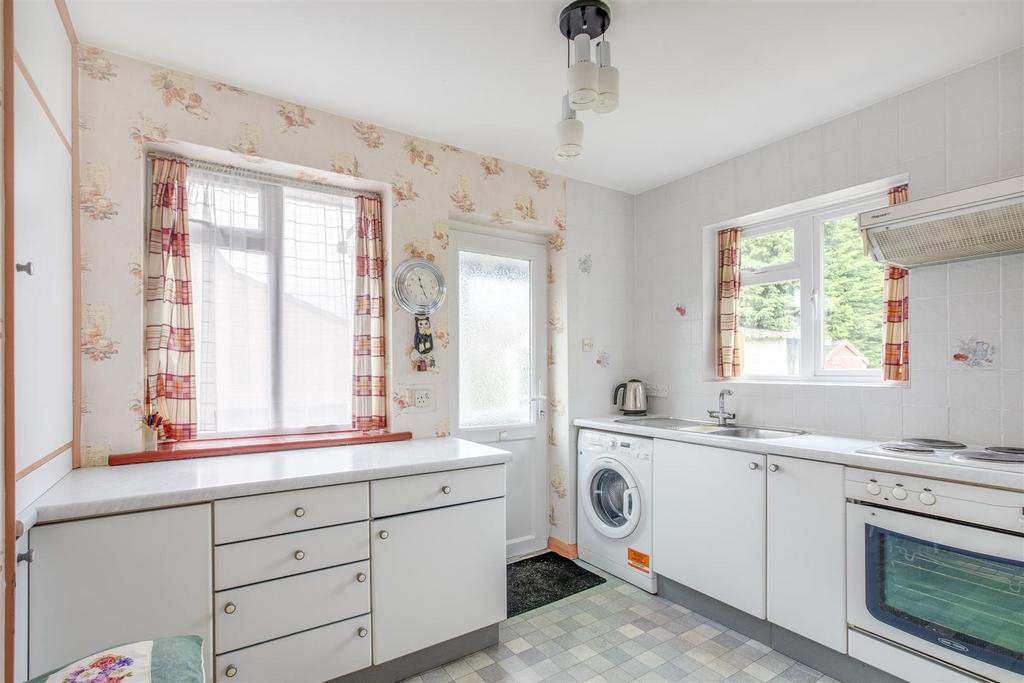 11 Wycombe Road, HP15 6 RX-11.jpg