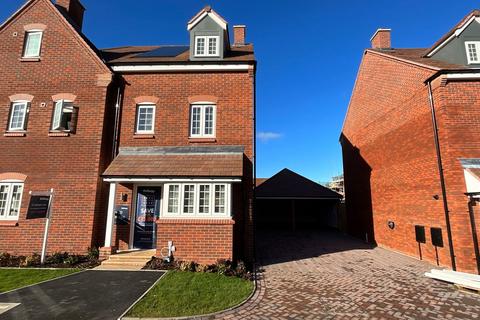 4 bedroom semi-detached house for sale, Bromsgrove Road, Halesowen B62