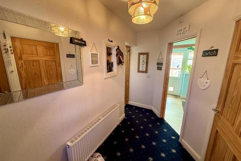 5 bedroom detached bungalow for sale, Pennant, Llanon