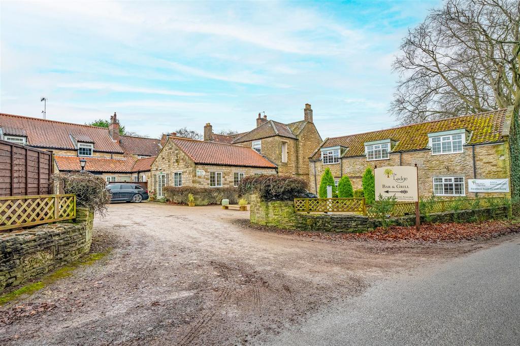 24235 East Ayton Lodge Hotel-001.jpg