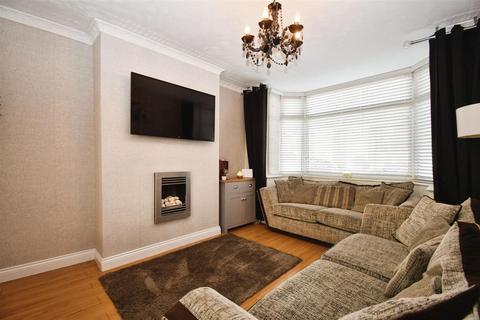 3 bedroom end of terrace house for sale, Louis Drive, Hull