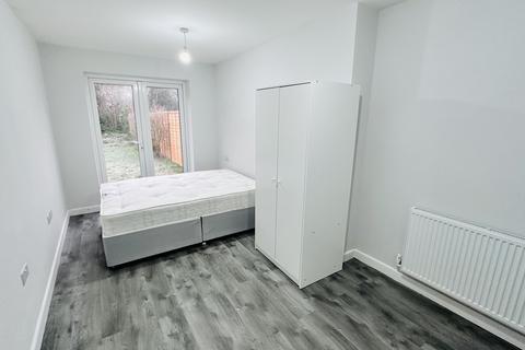 House share to rent, Westlea Avenue, Watford WD25