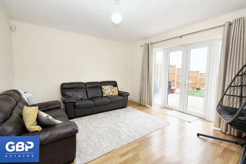 3 bedroom property to rent, Whitchurch Road, Romford, RM3