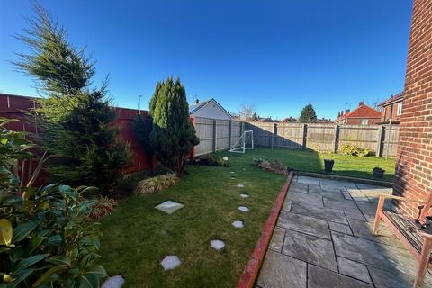 3 bedroom semi-detached house to rent, Zetland Drive, Whitley Bay