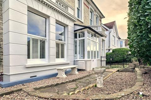 2 bedroom apartment for sale, Hurst Road, Eastbourne BN21