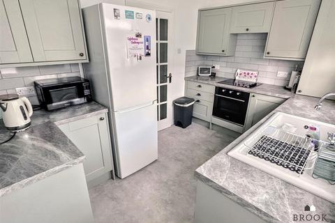 2 bedroom apartment for sale, Hurst Road, Eastbourne BN21