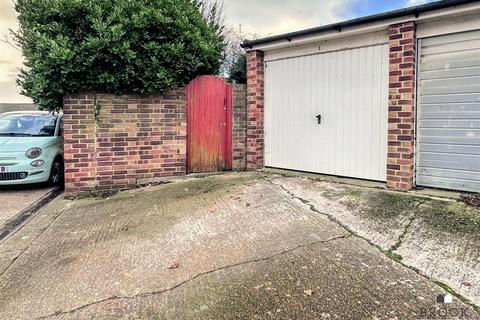 2 bedroom apartment for sale, Hurst Road, Eastbourne BN21