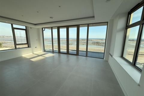 3 bedroom penthouse to rent, Grouville - REN078