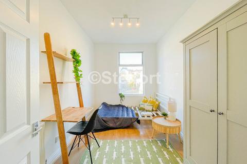 2 bedroom flat to rent, Junction Road, London, N19