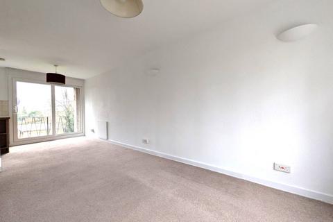 2 bedroom maisonette to rent, Gatton Park Road, Redhill