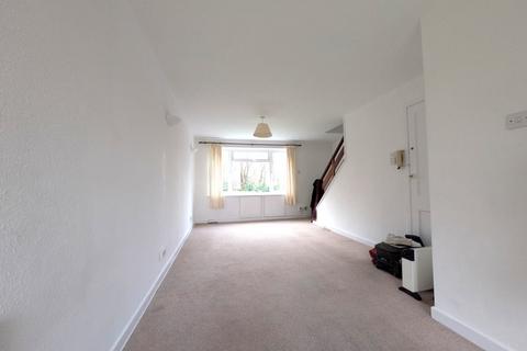 2 bedroom maisonette to rent, Gatton Park Road, Redhill