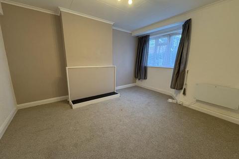 2 bedroom detached house to rent, Oakhall Drive,  Sunbury-On-Thames,  TW16