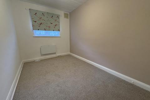 2 bedroom detached house to rent, Oakhall Drive,  Sunbury-On-Thames,  TW16