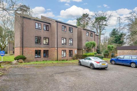 2 bedroom apartment for sale, Dawsmere Close, Camberley GU15