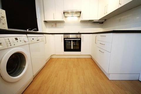 3 bedroom end of terrace house to rent, Primula Way, Chelmsford, CM1