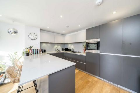 2 bedroom flat to rent, Gideon Road, London SW11