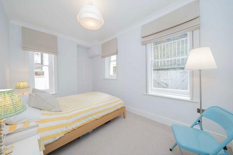 1 bedroom flat to rent, Auriol Road, London W14