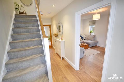 3 bedroom detached house for sale, Park Gardens, Begally