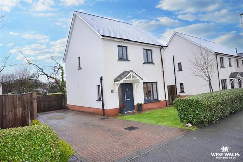 3 bedroom detached house for sale, Park Gardens, Begally