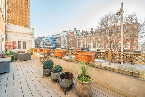 4 bedroom flat to rent, Kensington High Street, London W8