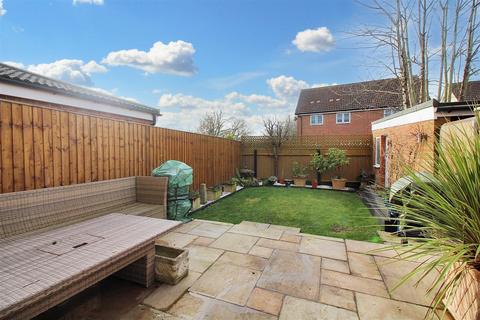 3 bedroom semi-detached house for sale, Isis Close, Aylesbury