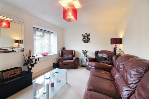 3 bedroom semi-detached house for sale, Isis Close, Aylesbury