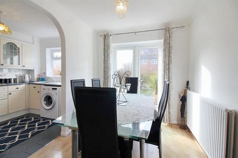 60 Isis Close, Aylesbury, HP21 9LY