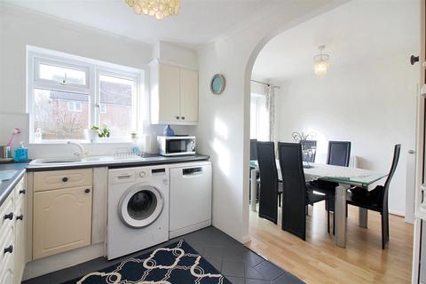60 Isis Close, Aylesbury, HP21 9LY