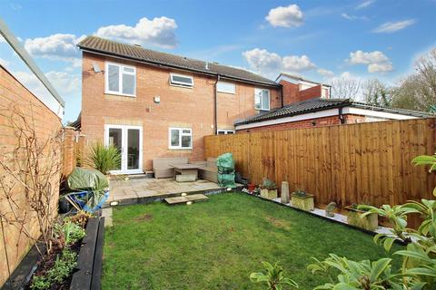 60 Isis Close, Aylesbury, HP21 9LY
