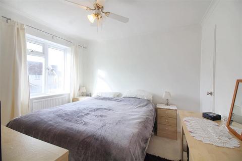 60 Isis Close, Aylesbury, HP21 9LY