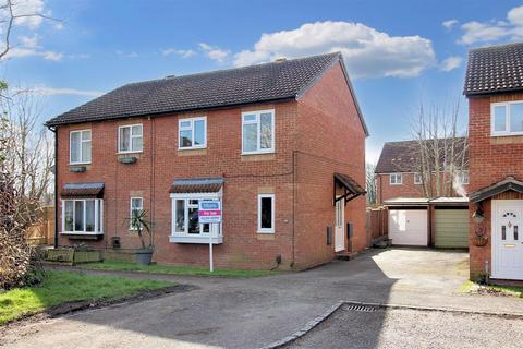 3 bedroom semi-detached house for sale, Isis Close, Aylesbury