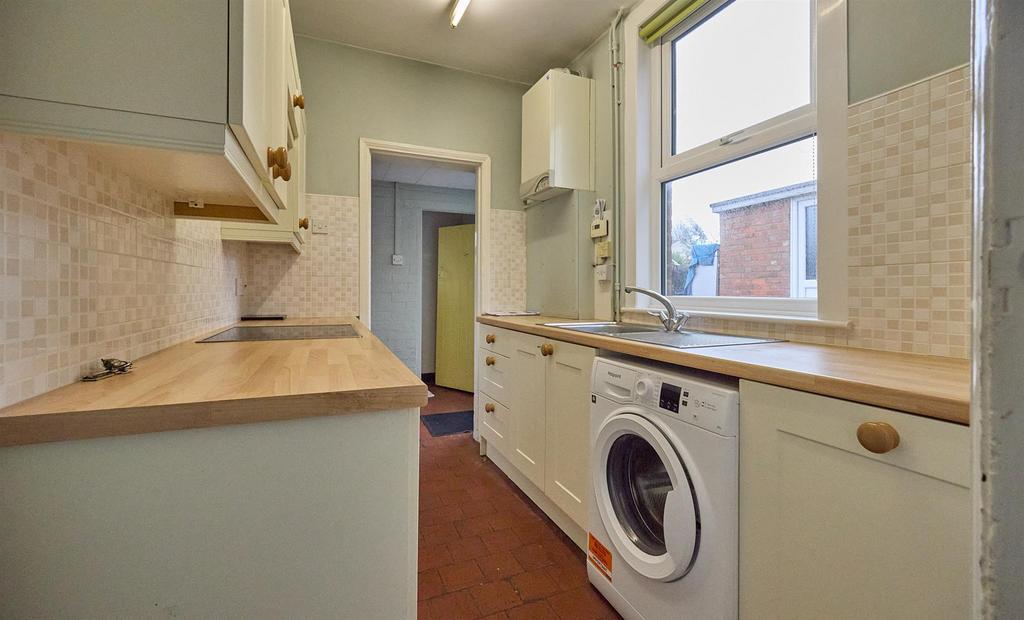 Fitted kitchen to rear